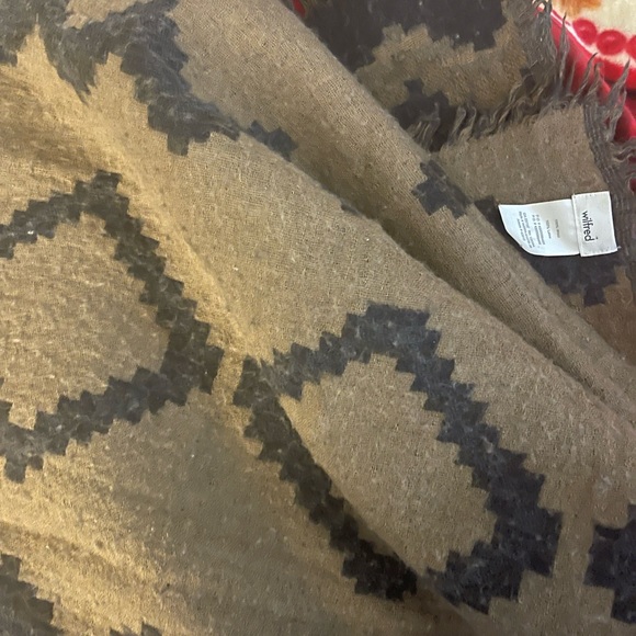 ARITZIA WILFRED FREE DIAMOND MOSAIC BLANKET SCARF🤎🧸 - Picture 1 of 2